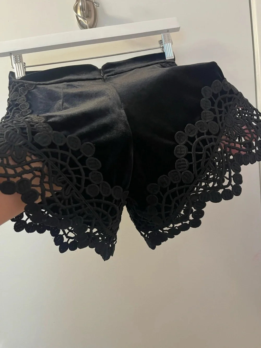 Top Shop Black Lace-Trim Velvet Women's Shorts NWOT/Rise 13- Waist 13 /Size 2 - Picture 3 of 4